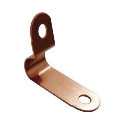 Abrazadera Cable Bajada / Cobre 99.9% / Cable hasta 1 in / Muros y Techumbres / Exterior / Sin Tubería