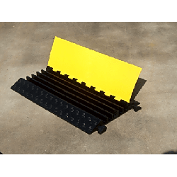 Protector de Cable de 5 Canales / Base de Goma y Tapa de Plástico / Capacidad 4.6 Toneladas / Canal 38x35MM / Longitud 90 cm / 