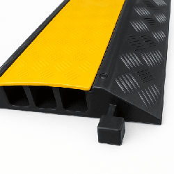 Protector de Cable de 3 Canales / Base de Goma y Tapa de Plástico / Tamaño del Canal 30x30mm / Capacidad de Carga 5 Toneladas 