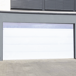 Puerta de Garage de Alta Calidad / Linea Central / Color Blanco 20X9 pies, AISLADA, Estilo Americana.