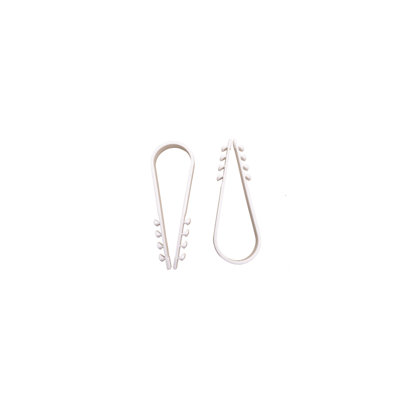 Bolsa con 100 clips sujetadores de plástico para cables de 19 a 25 mm. Ideales para instalaciones en pared, brindan sujeción f
